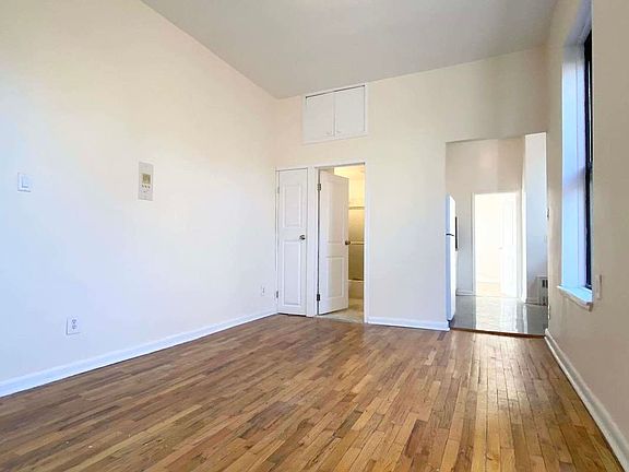 4th image of 252 W 91st St #52A