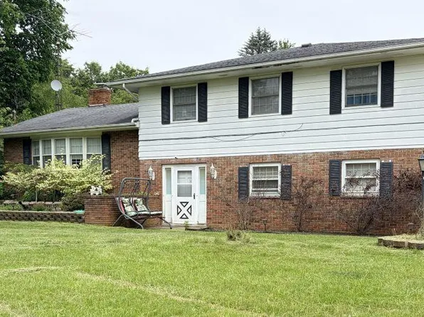 5881 Rowland Pine Ct, Howell, MI 48843