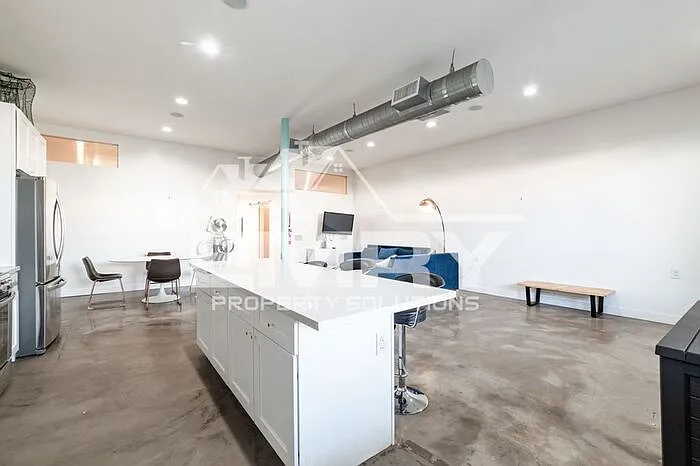 5655 E Beverly Blvd — Photo 8