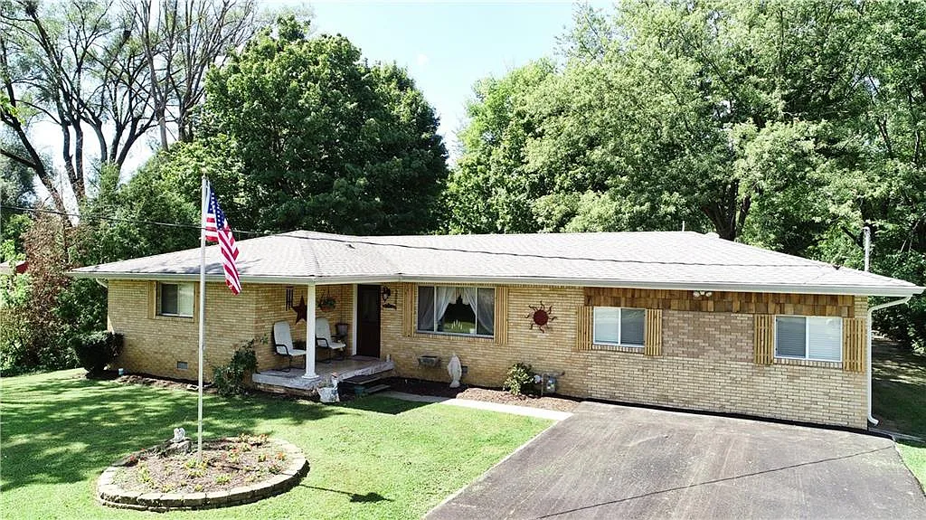 3844 Wildwood Dr photo 1