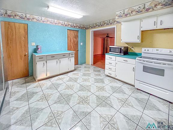 4th image of 905 Valverde St
