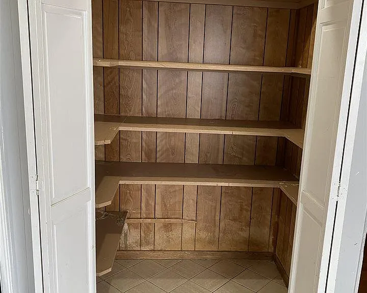 2266 Cloverdale Ave — Photo 26