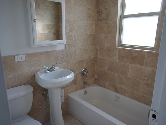 4th image of 7630 1/2 N Milwaukee Ave APT 2A