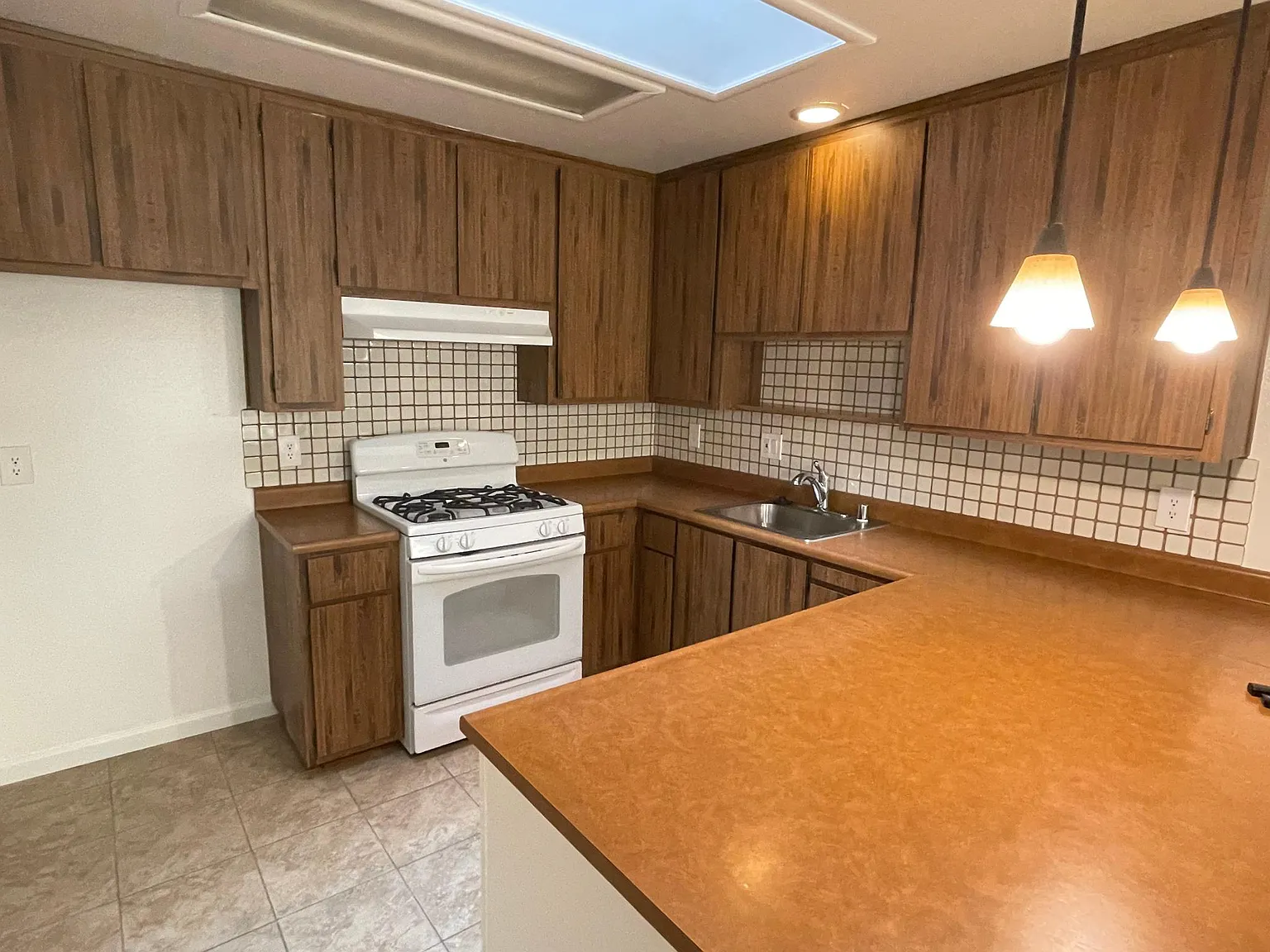 3 bed, 1400 sqft, $2,295 — Photo 2