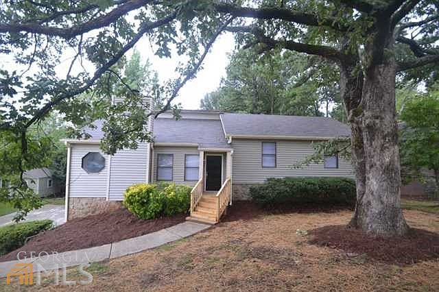1st image of 645 Applewood Ln