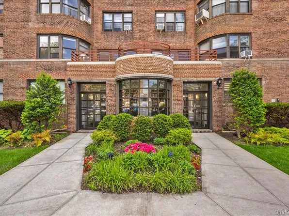 98-120 Queens Boulevard image 1 of 29