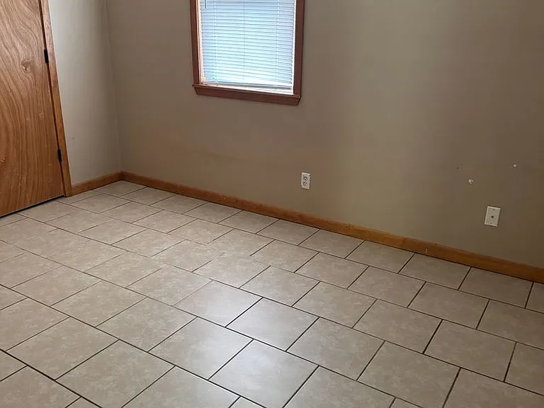 903 Paul St — Photo 3