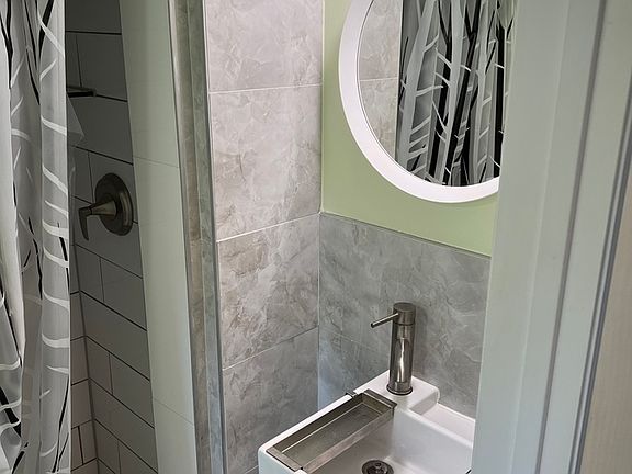 5th image of 306 Turner St #4