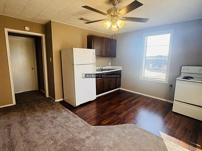 1122 Dallas St #6 — Photo 2
