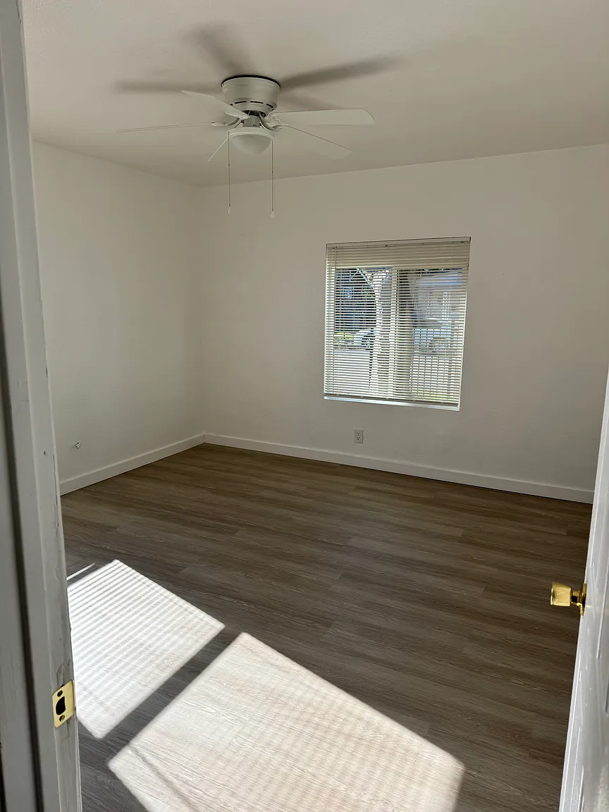 3433 42nd St photo 1