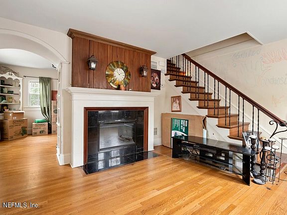 5th image of 4527 Fairview St