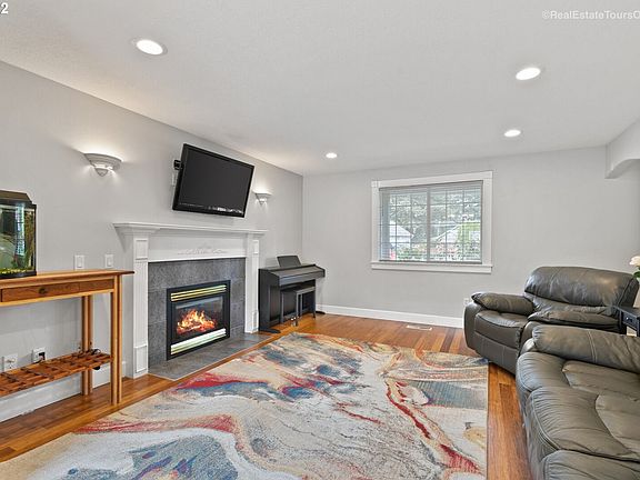 3rd image of 13719 NE 32nd Cir
