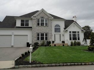 26 Williamsburg Way, Yaphank, NY 11980