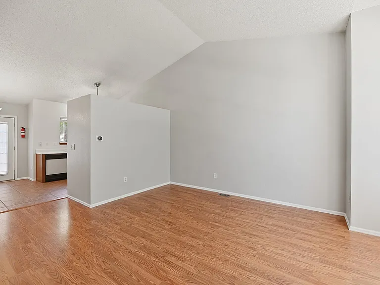 1321 W 132nd Pl — Photo 3