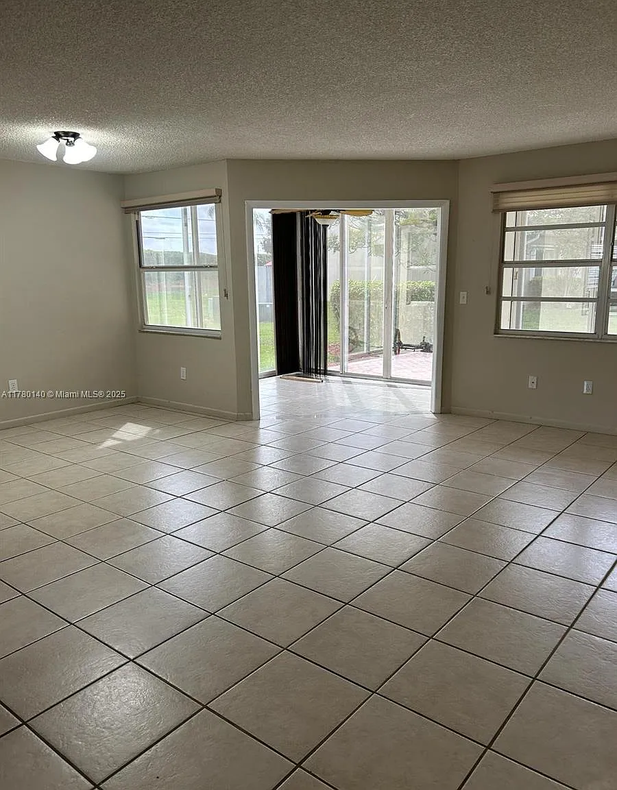 2 bed, 2.0 bath, 1070 sqft, $2,200 — Photo 4
