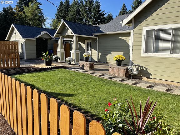 4th image of 2608 Neals Ln