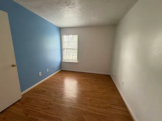 548 Hollomon Dr — Photo 14