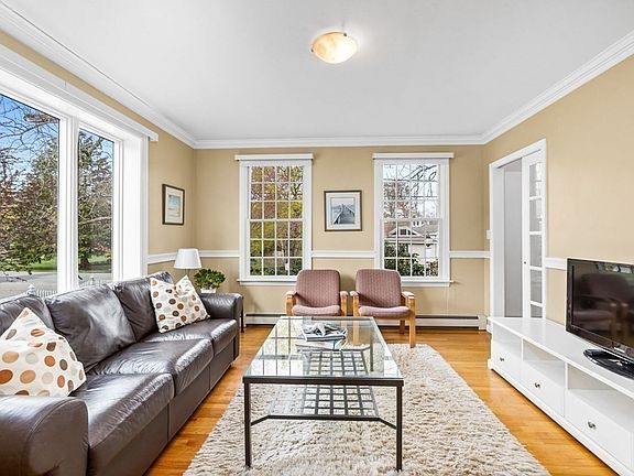 5th image of 24 Whittier Dr