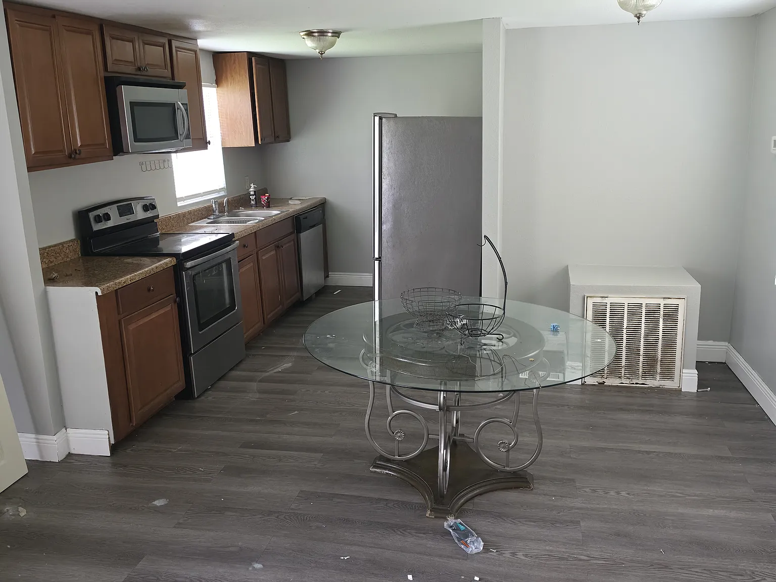3 bed, 1300 sqft, $2,000 — Photo 3