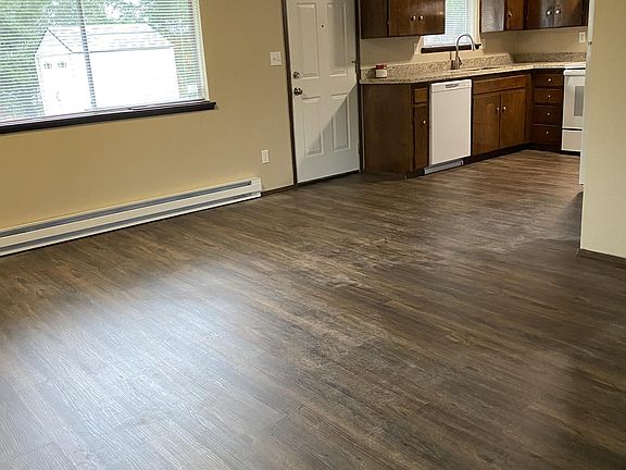 5th image of 13924 6th Ave E