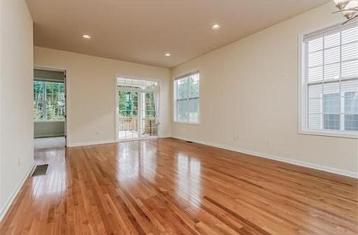 5th image of 4 Sherwood Dr