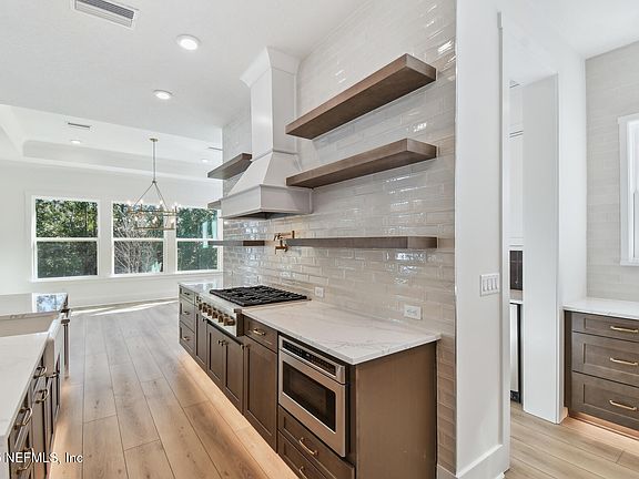 3rd image of 879 SEAGROVE Drive