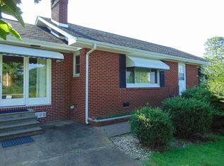 1202 Eagle Bend Rd, Clinton, TN 37716