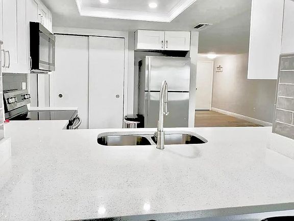 2nd image of 4144 Stratfield Dr