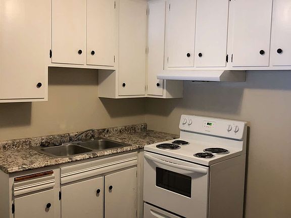 4th image of 400 Larpenteur Ave W #16