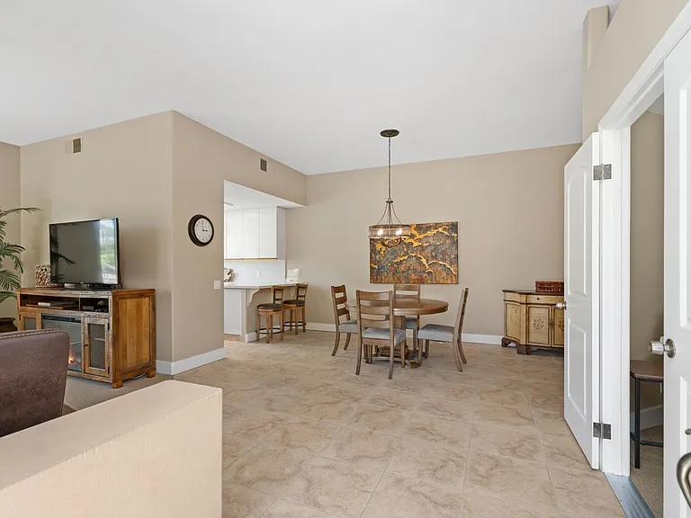20 Pebble Beach Dr — Photo 6