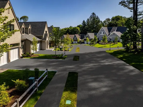 25 Wolcott Woods Ln #25, Milton, MA 02186