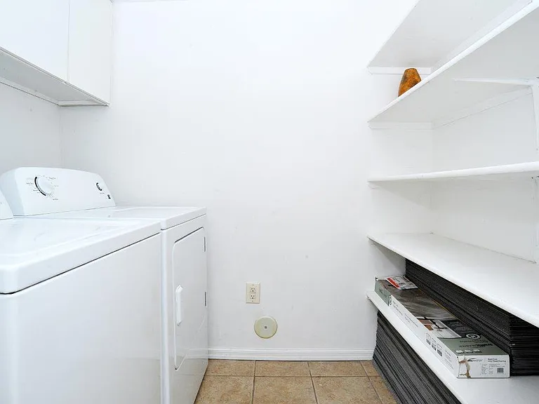 918 E Elm St #B — Photo 33