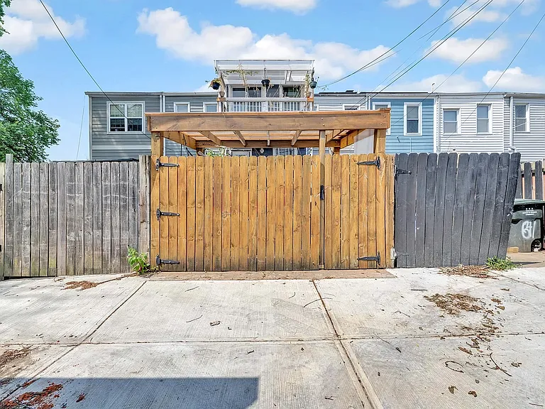 639 20th St NE — Photo 25