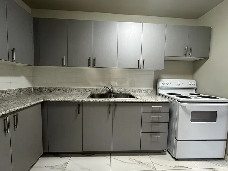 1051 Seneca Ave — Photo 12