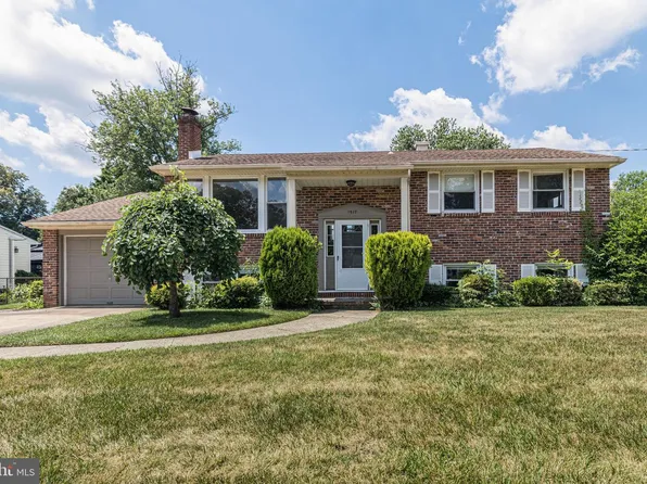 1517 Hillside Dr, Cherry Hill, NJ 08003
