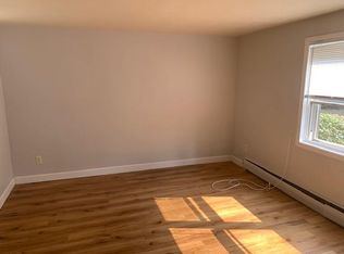 99 Grant St APT 3, Warwick, RI 02886