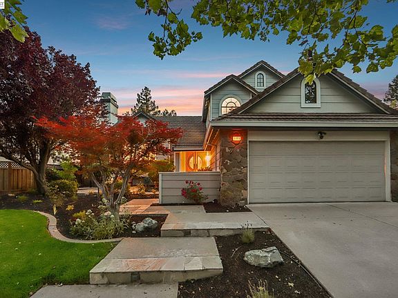 3rd image of 1095 Canyon Hills Rd