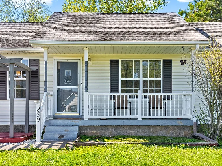 239 Golden Pond Ave — Photo 4