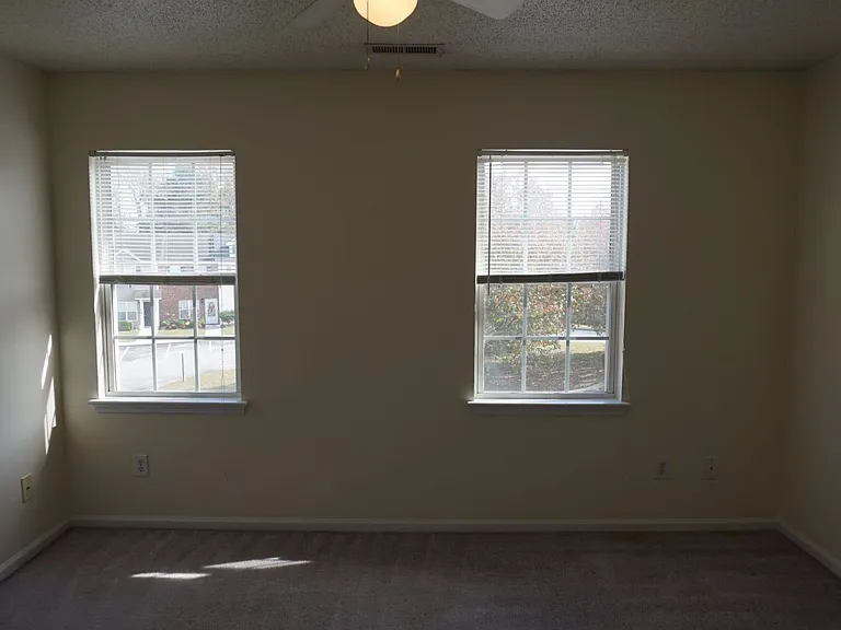 109 Spring Meadow Cir — Photo 16