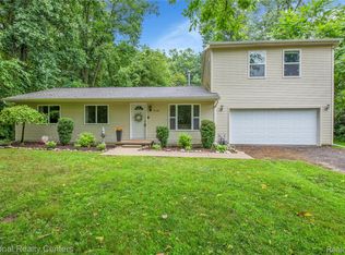 21135 Elwell Rd, Belleville, MI 48111
