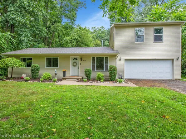 21135 Elwell Rd, Belleville, MI 48111