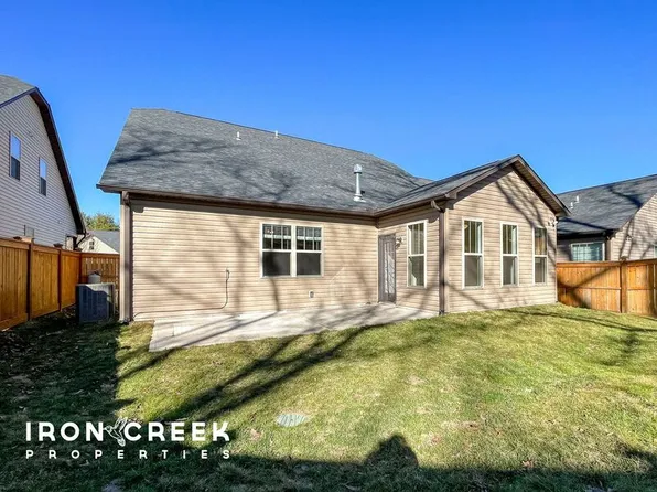 24 Onteora Oaks Dr, Asheville, NC 28803