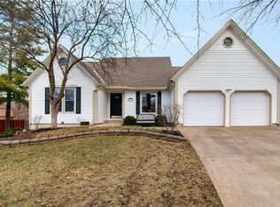 14633 S Summertree Ln, Olathe, KS 66062