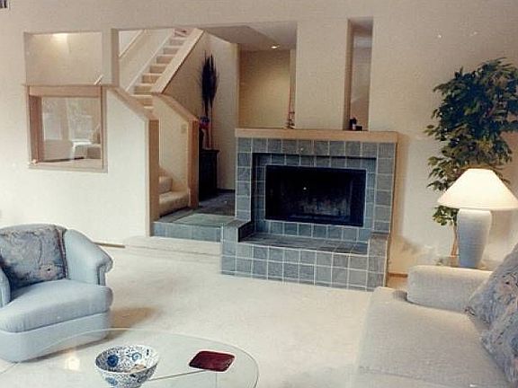 Living Rm To Entry Hall