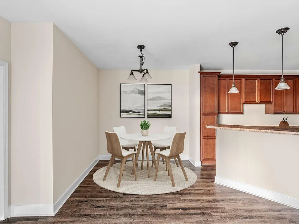 Lenox Village - Standard Dining Area