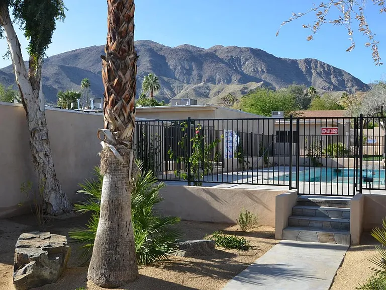 RiverWalk Luxury Living — Photo 2