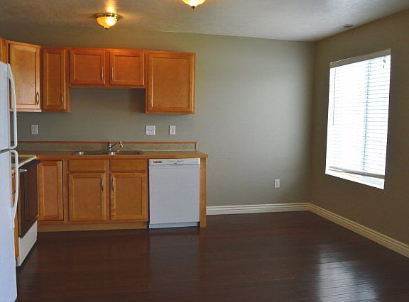 5th image of 3533 E Greenfield Dr