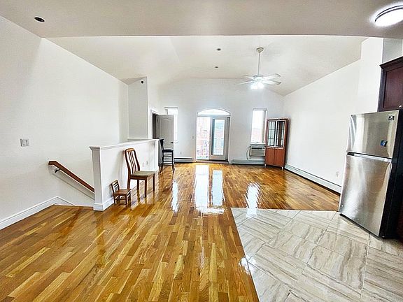 2nd image of 204 Bay 31st St Floor 3