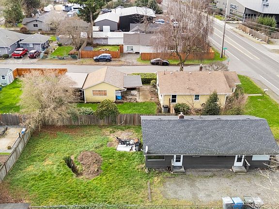 2nd image of 10908 10910 Valley Avenue E