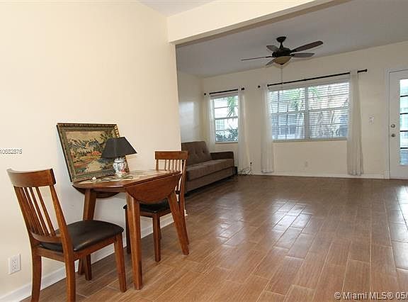 3rd image of 1925 Washington Ave APT 29